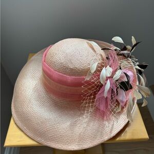 Elegant Pink Women's Hat with Feather Detail